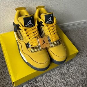 Jordan 4’s Retro Yellow Lightings Size 11